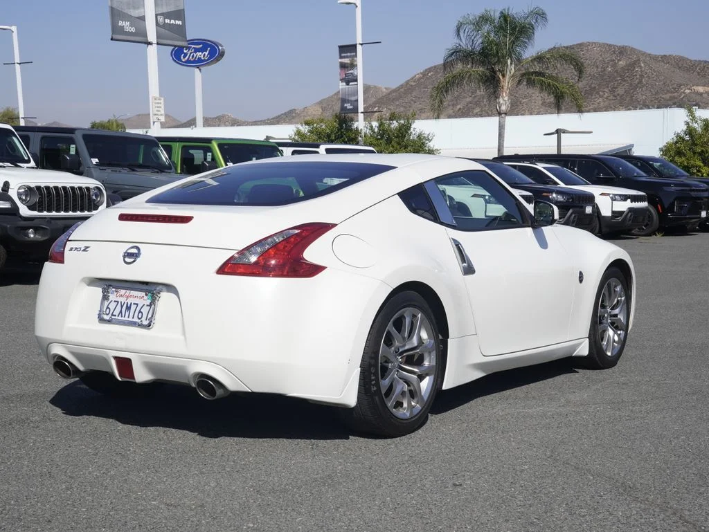 Used 2013 White Nissan Base image 2