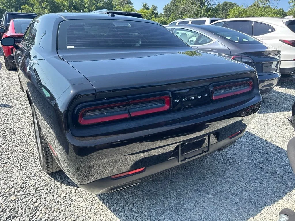Used 2015 Black Dodge SXT image 4