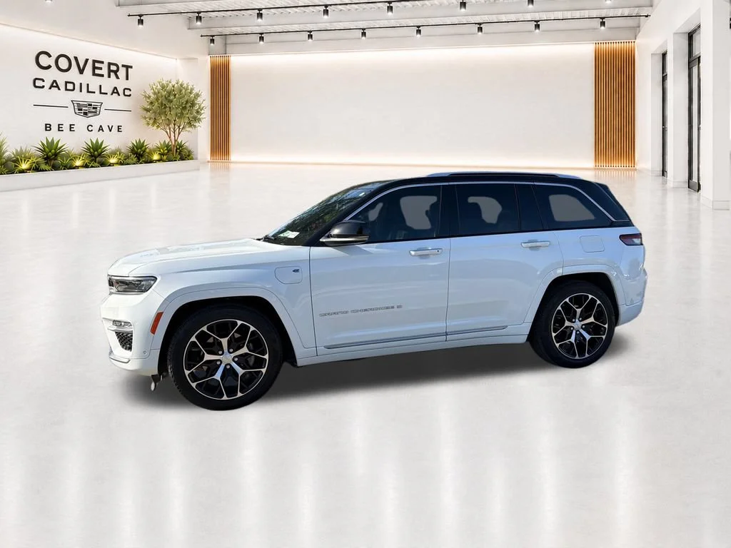 Used 2023 Bright White Clea Jeep Summit Reserve image 5