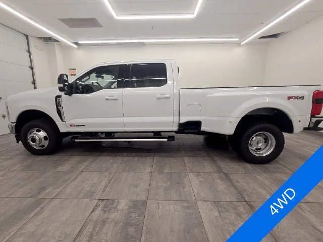 New 2027 Oxford White Ford F-350® Lariat® image 2