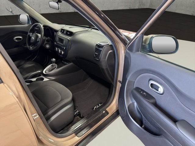 Used 2015 Brown Kia Base image 17