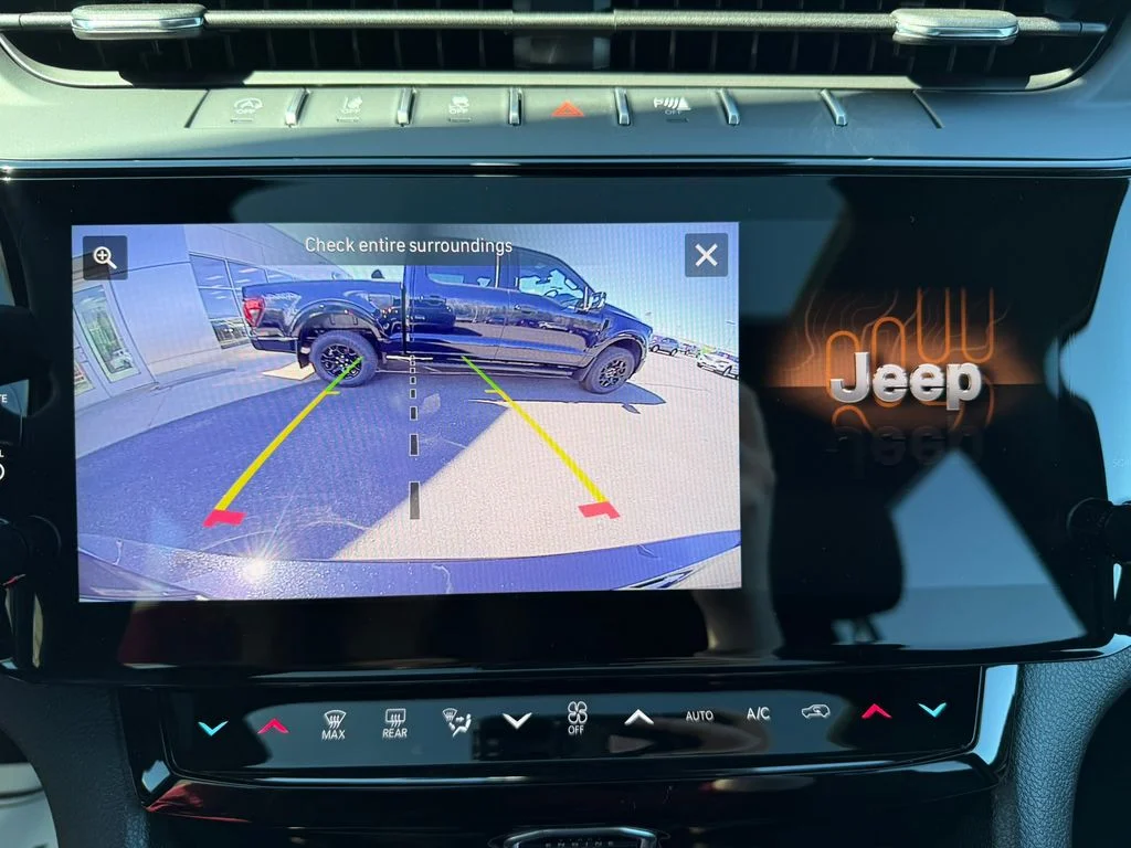 New 2026 Diamond Black Crystal Pearlcoat Jeep Laredo image 28