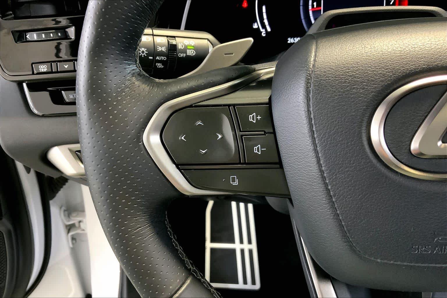 Used 2023 Ultra White Lexus F SPORT Handling image 23