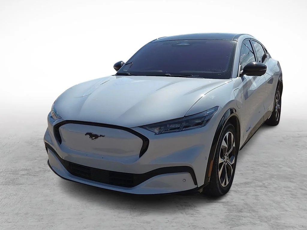 Used 2022 White Ford Premium image 4