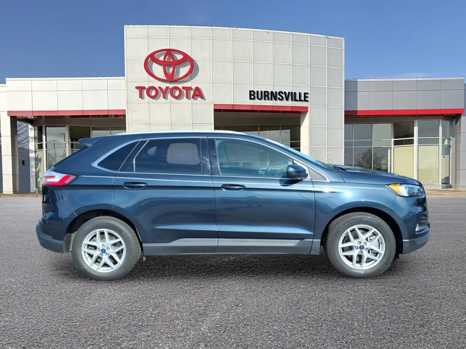 Used 2022 Ford Edge SEL with VIN 2FMPK4J92NBB08621 for sale in Burnsville, Minnesota