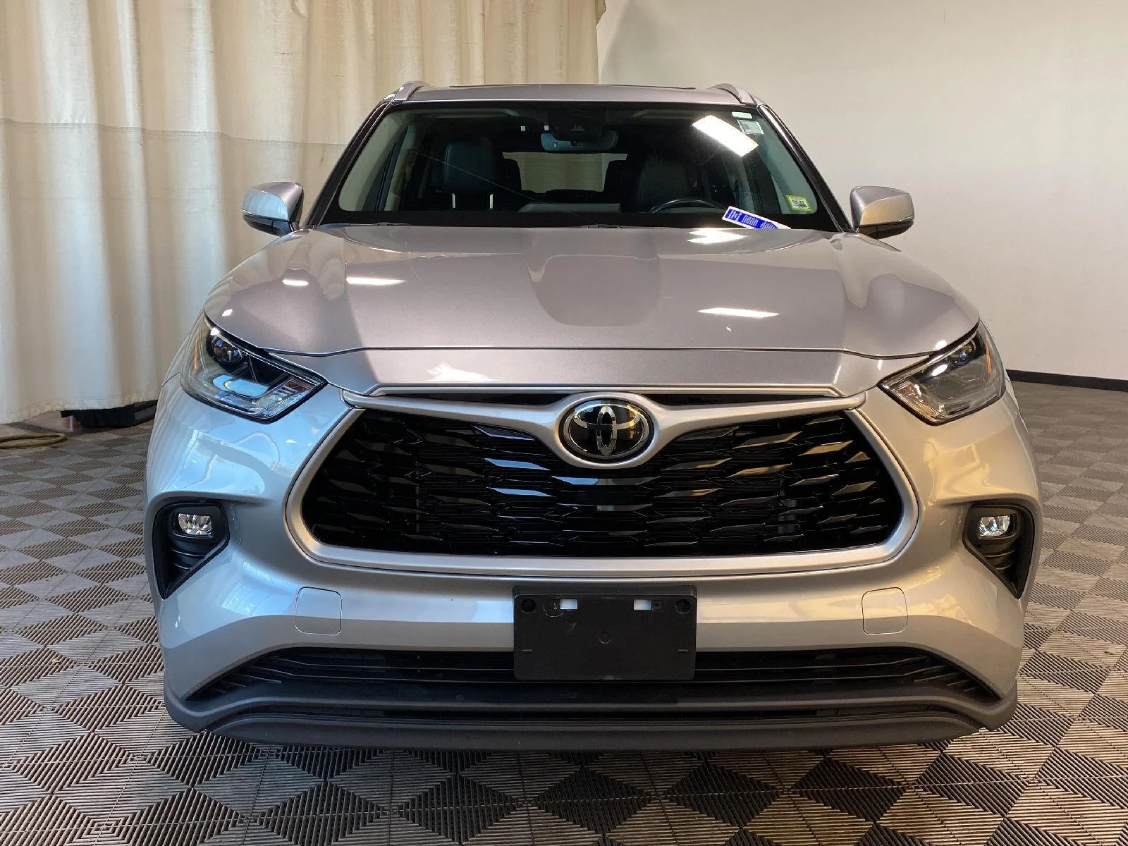 Used 2022 Celestial Silver Metallic Toyota XLE image 8