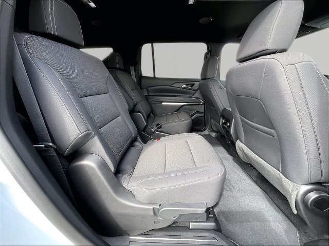 New 2027 Polar White Tricoat Chevrolet LT image 25