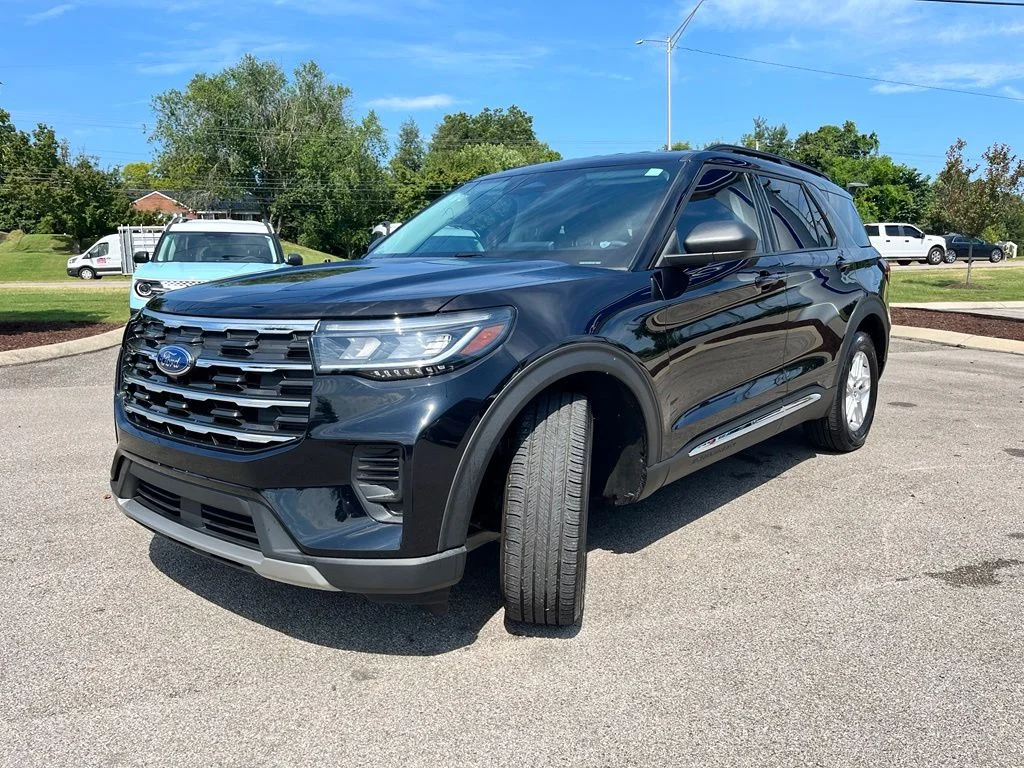 Used 2025 Black Ford Active image 3