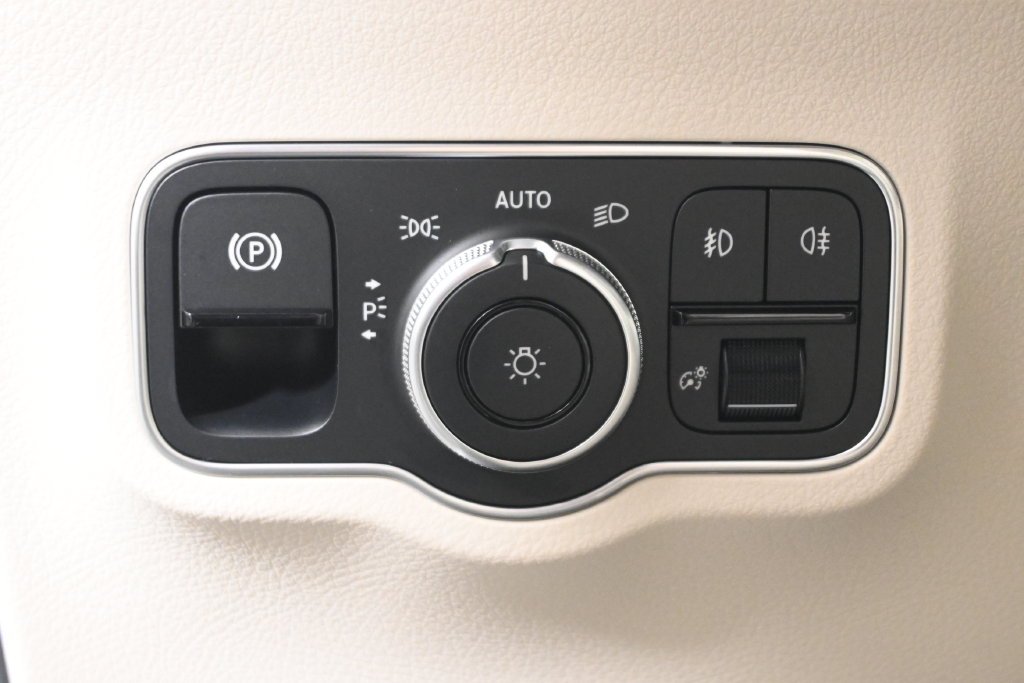 Used 2026 Polar White Mercedes-Benz GLA 250 image 26
