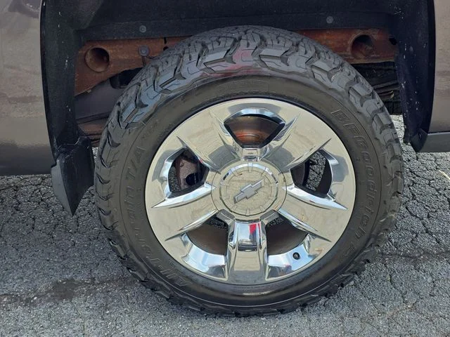 Used 2015 Gray Chevrolet LTZ image 34