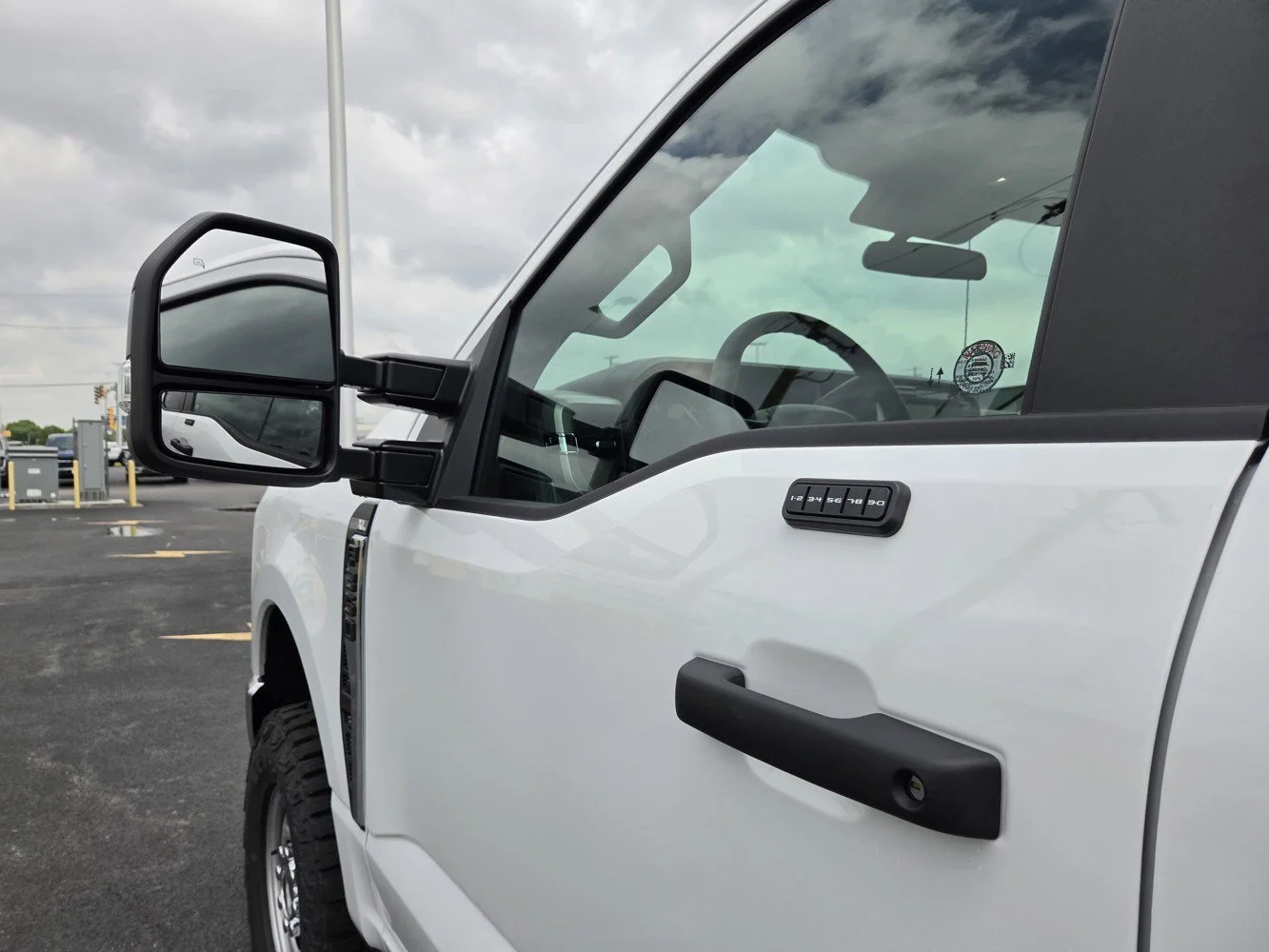 New 2026 Oxford White Ford XL image 25