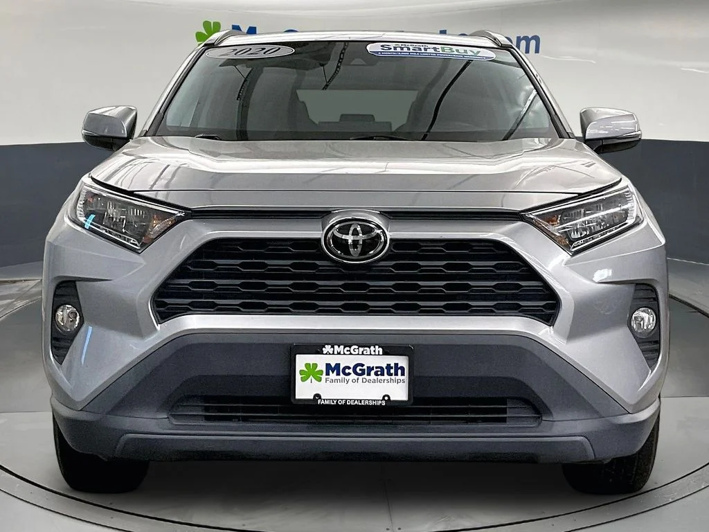Used 2020 Silver Toyota XLE image 5