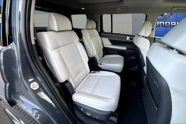 2026 Hyundai Santa Fe Limited - Photo 9