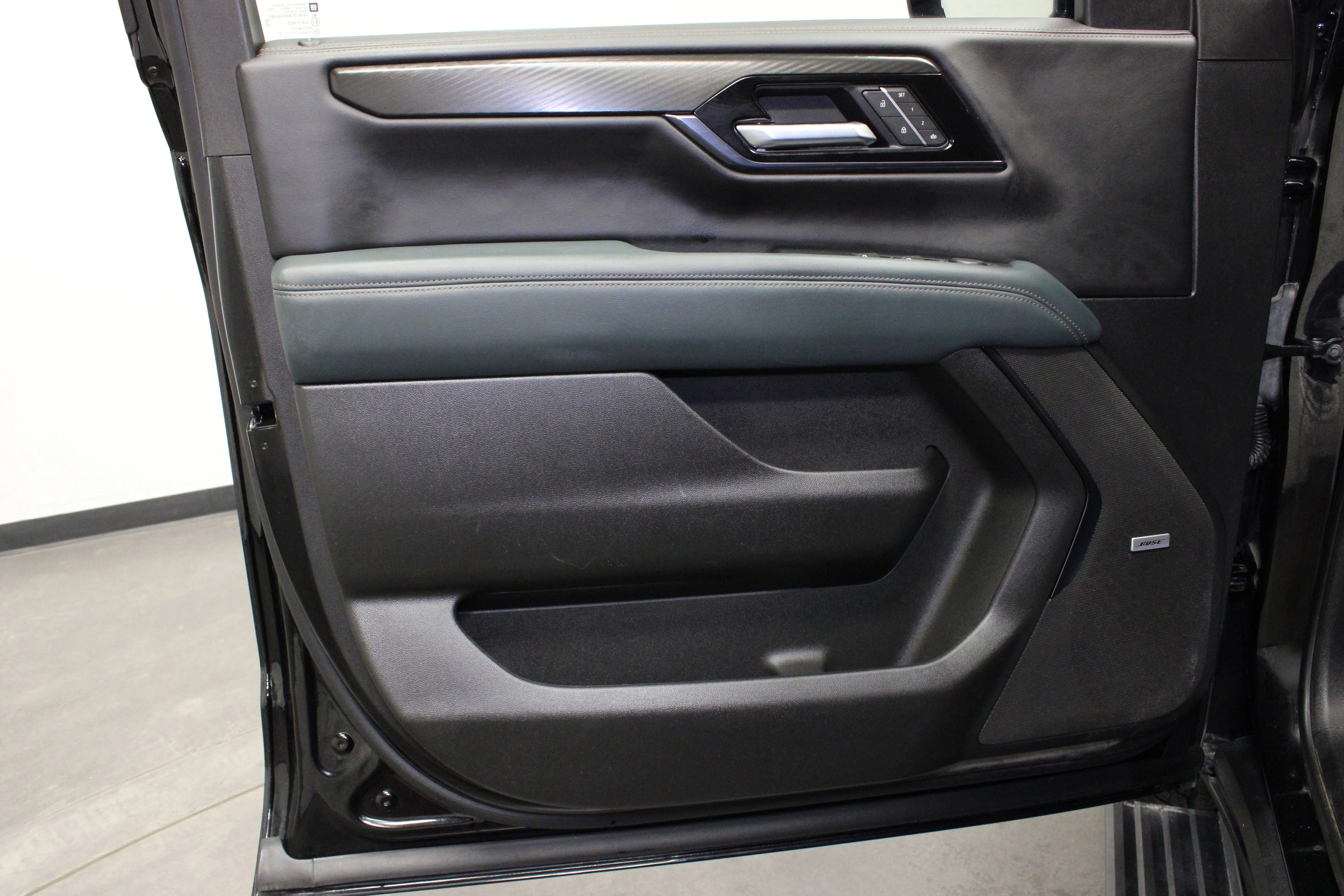 Used 2025 Onyx Black GMC AT4 image 21