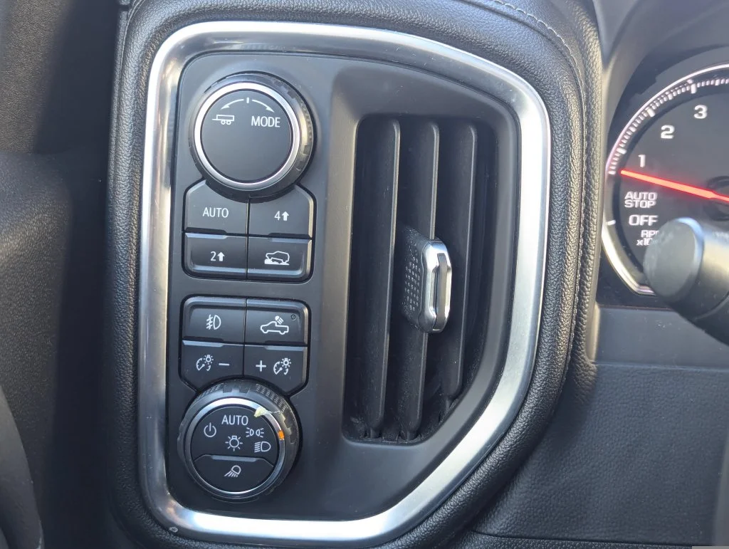 Used 2020 White Chevrolet RST image 27