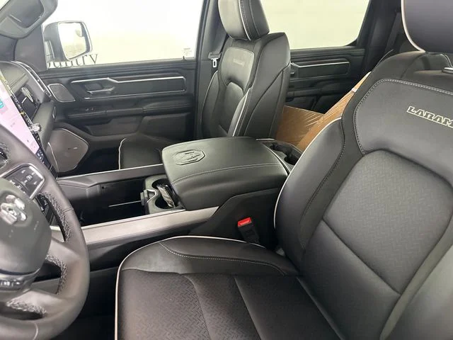 New 2026 Diamond Black Crystal Pearl-Coat Exterior Paint RAM Laramie image 25