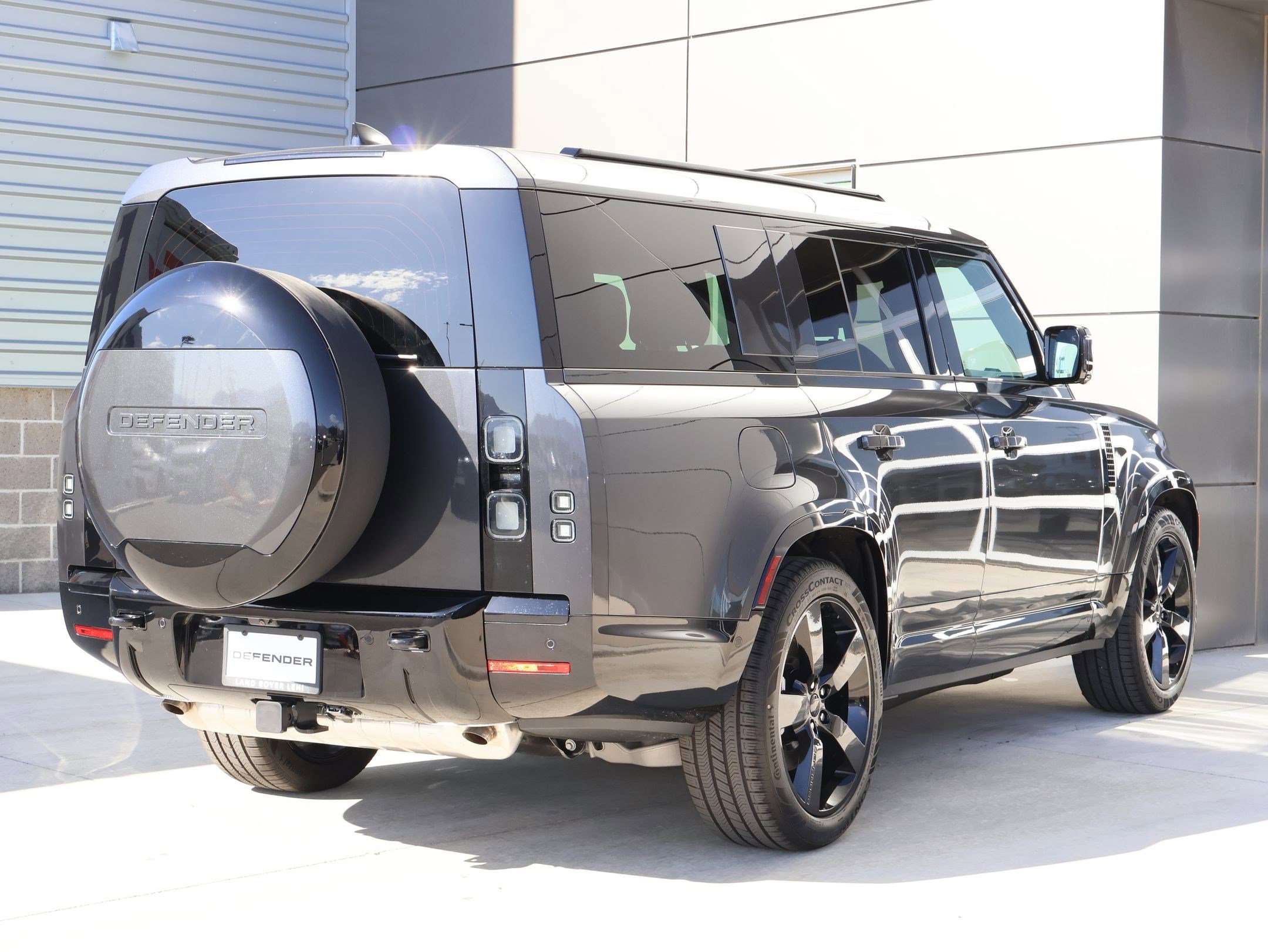 2026 Land Rover Defender X-Dynamic SE - Photo 5