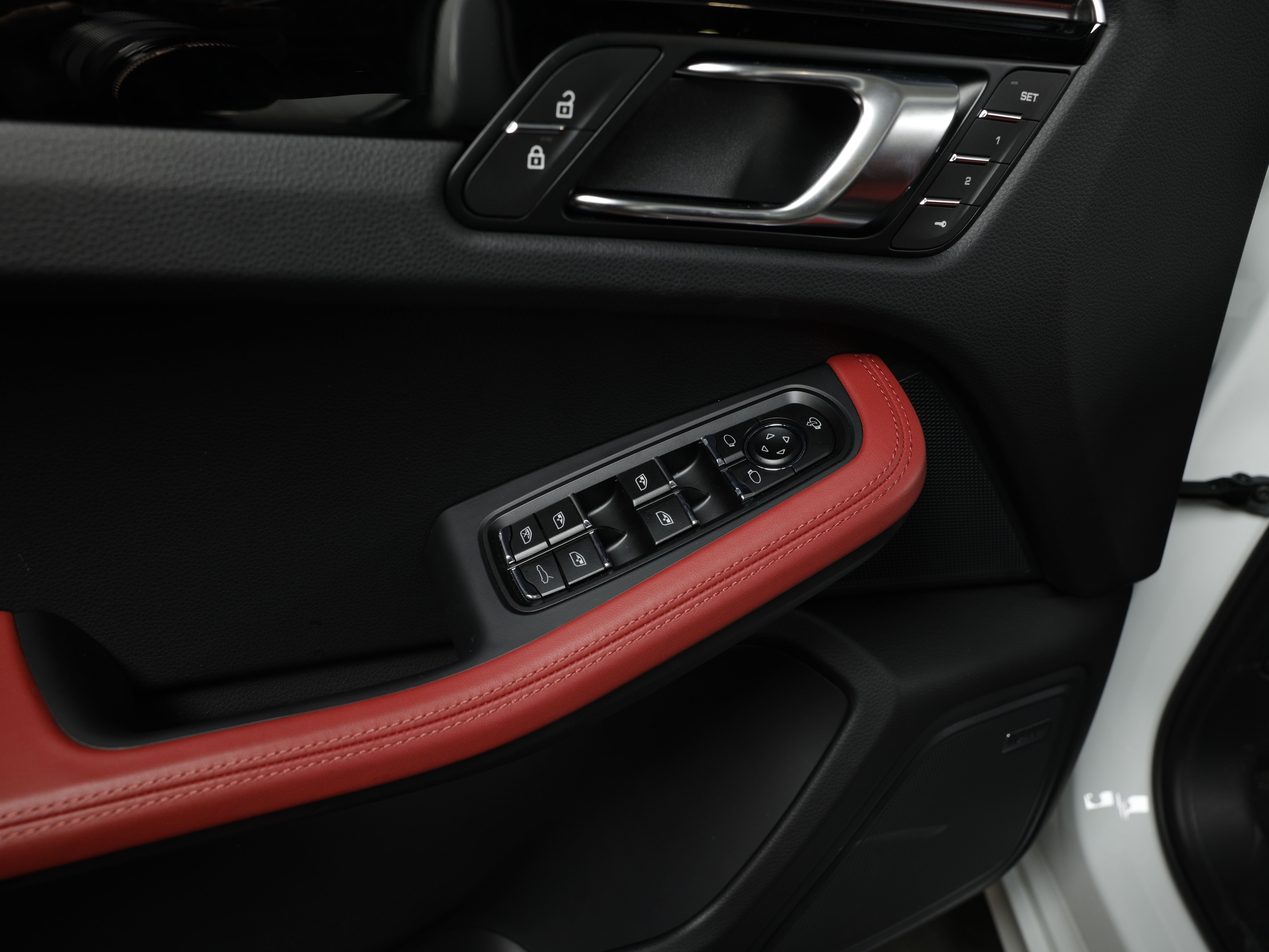 2026 Porsche Macan T - Photo 26