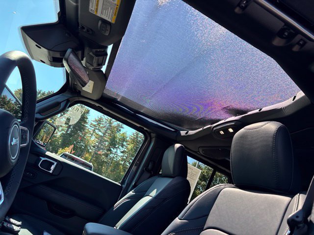 Used 2026 Granite Crystal Metallic Clearcoat Jeep Sahara image 16