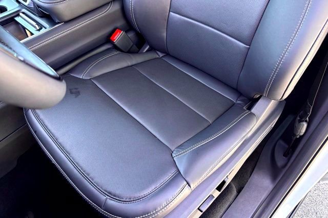 New 2025 Space Silver Metallic Ford Platinum image 9
