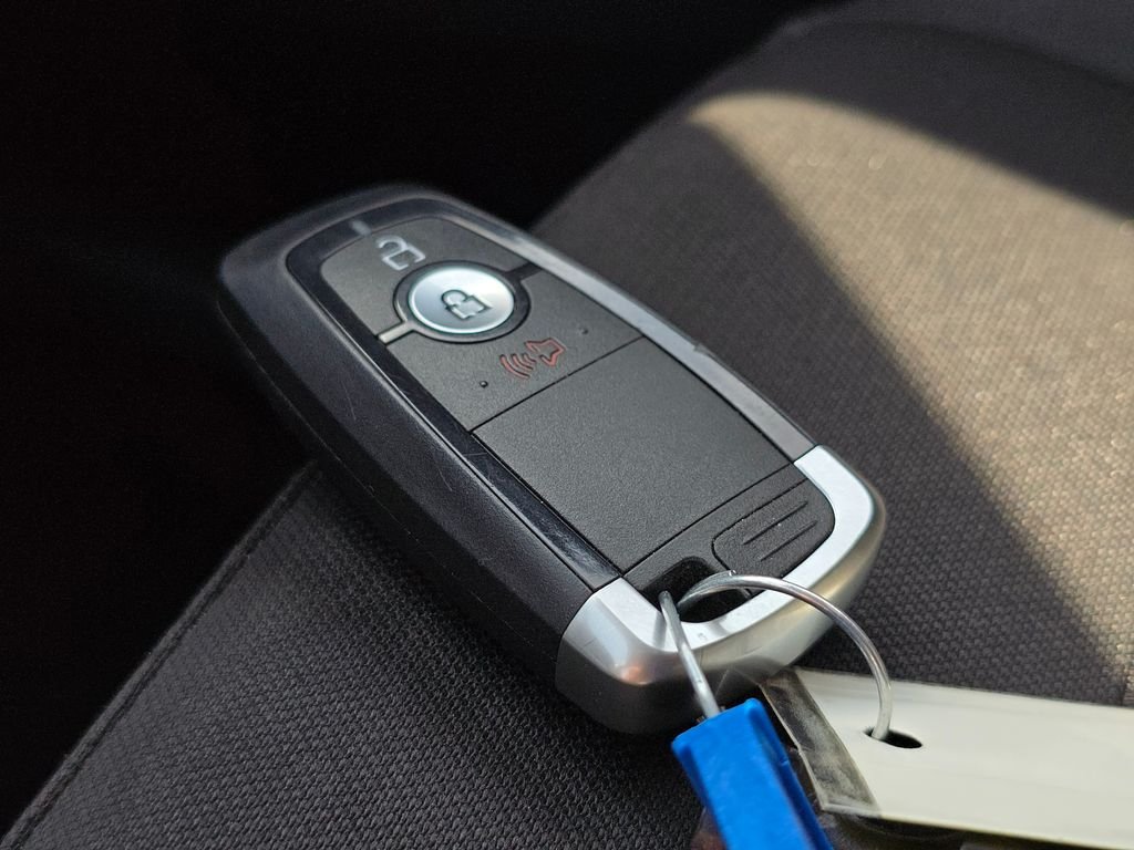 Used 2019 Silver Ford SE image 37