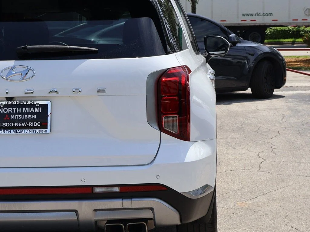 Used 2024 White Hyundai SEL image 17