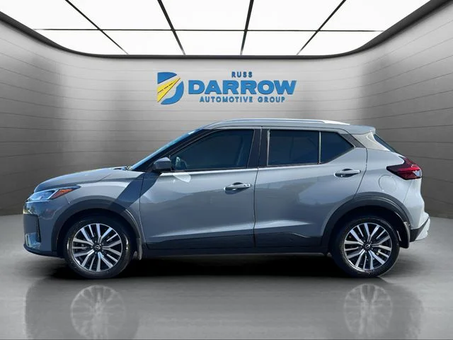 Used 2023 Gray Nissan SV image 2