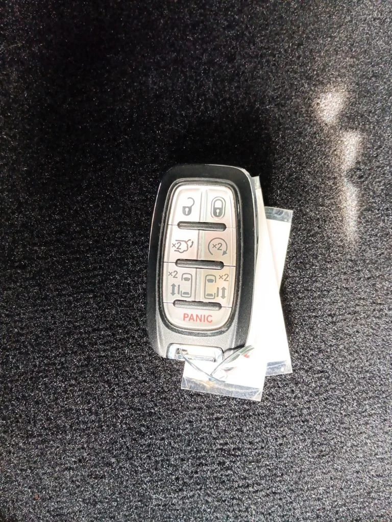 Used 2025 Diamond Black Crystal Pearlcoat Chrysler Limited image 37