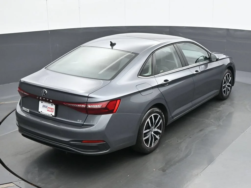 Used 2025 Gray Volkswagen 1.5T SE image 22