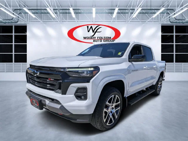 Used 2023 White Chevrolet Z71 image 7