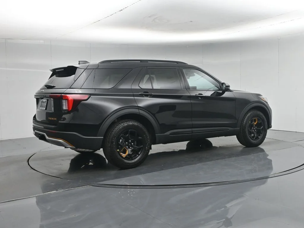 New 2026 Agate Black Metallic Ford Tremor image 28