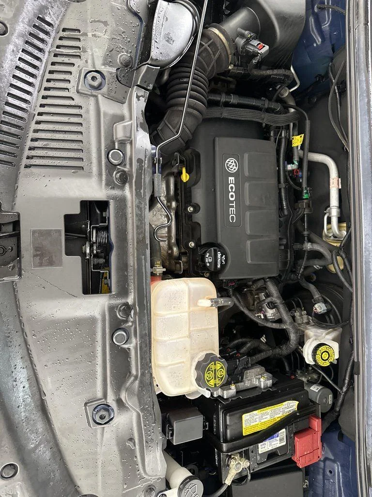 Used 2020 Azure Buick Preferred image 22