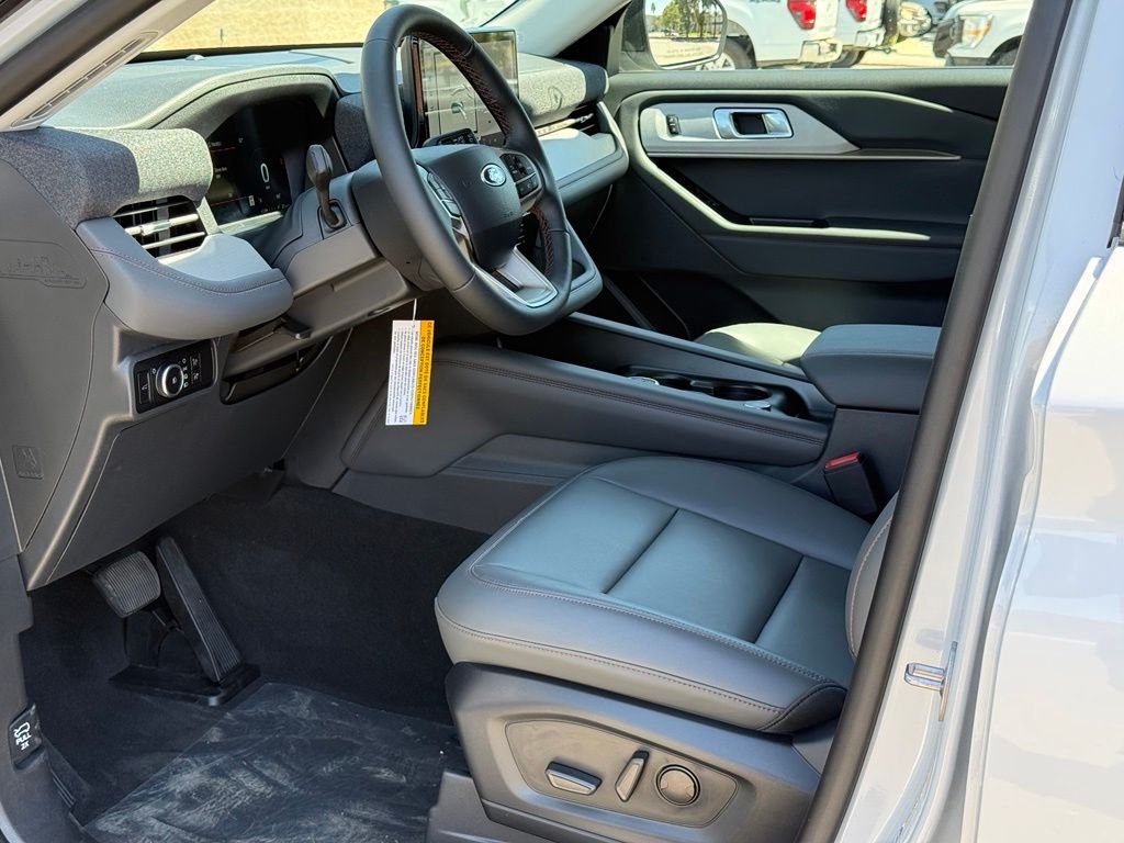 New 2026 Space White Metallic Ford Active image 5