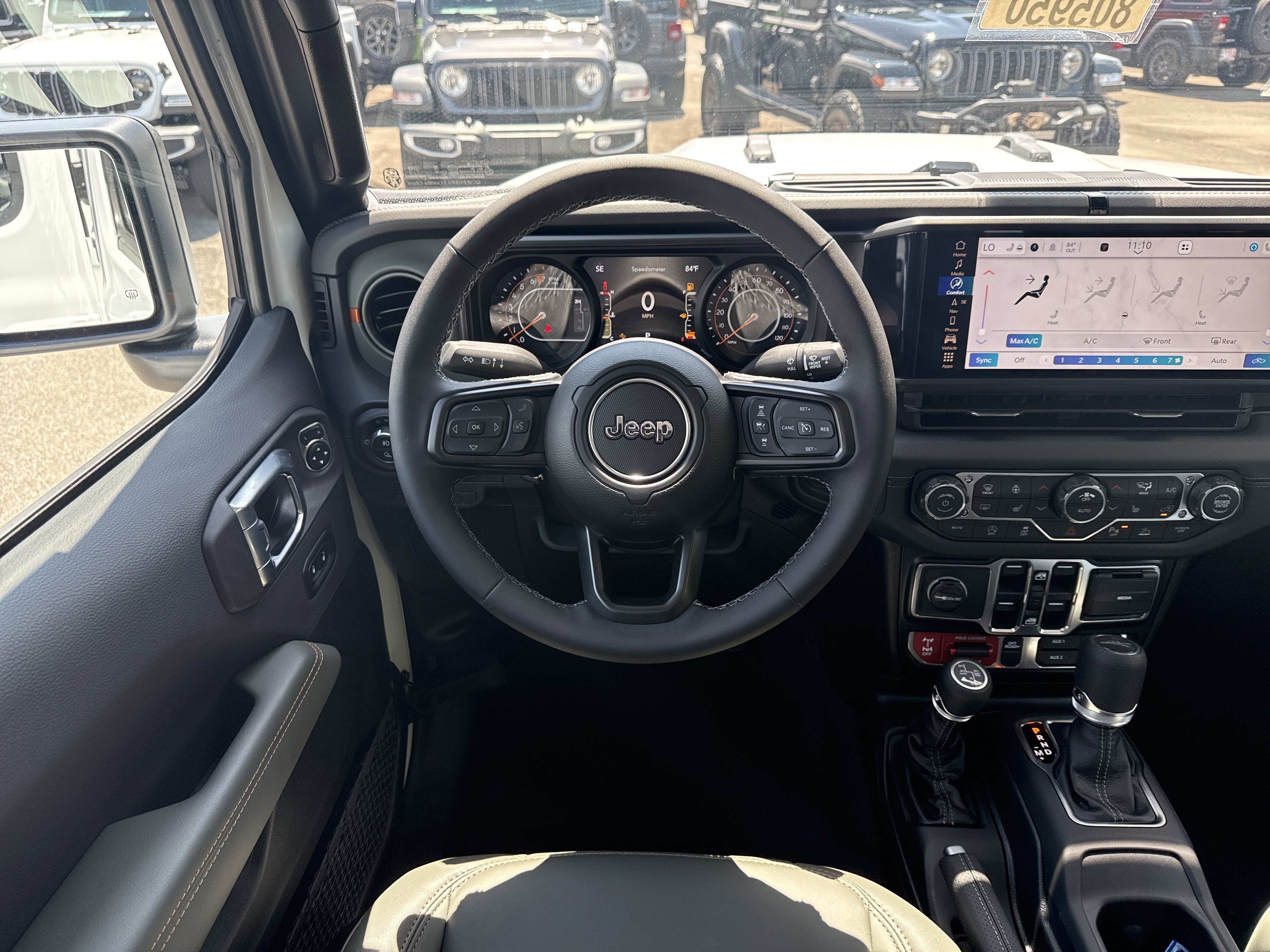 New 2026 Bright White Clear-Coat Exterior Paint Jeep Mojave X image 23