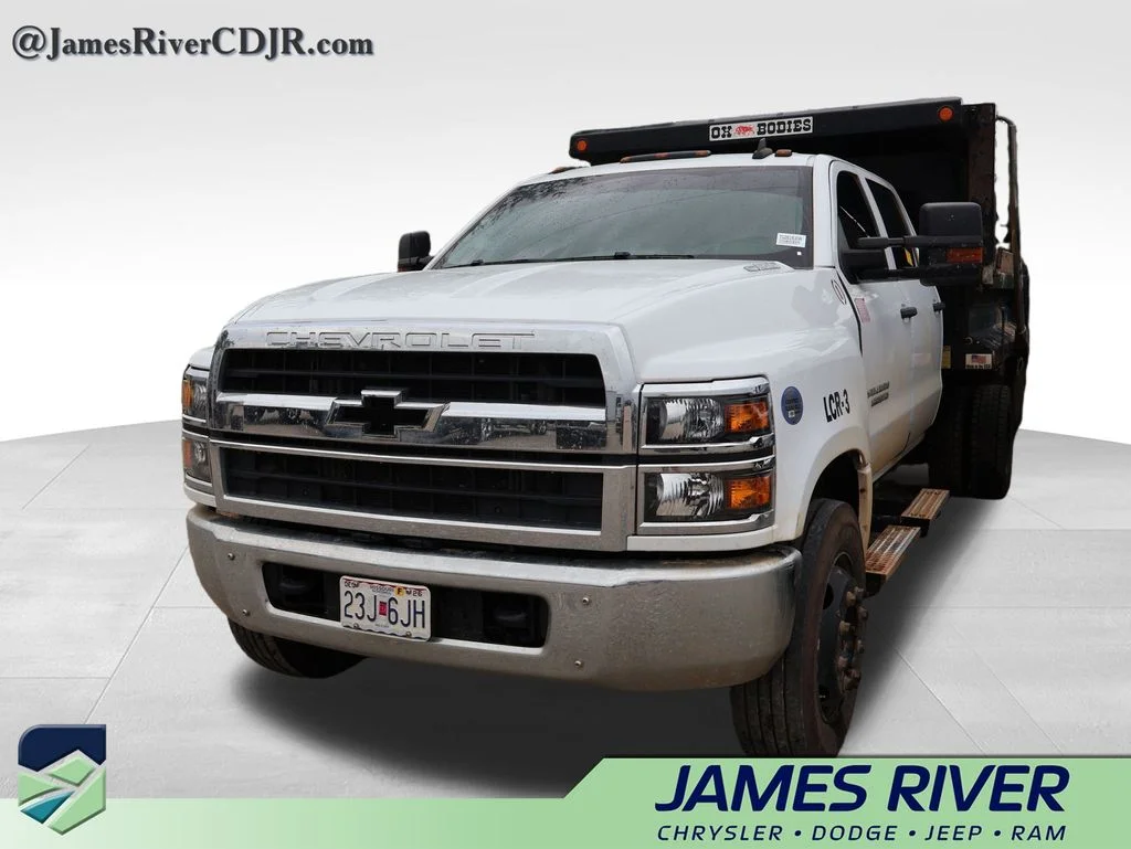 Used 2022 White Chevrolet 1WT image 2