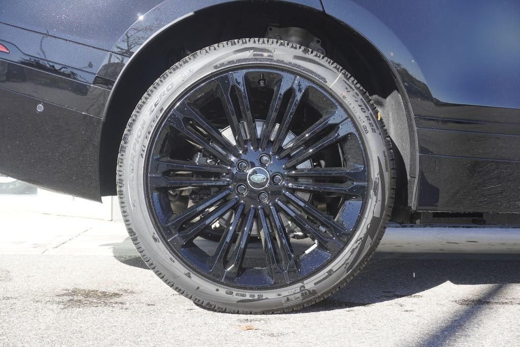 New 2026 Santorini Black Land Rover Dynamic SE image 33