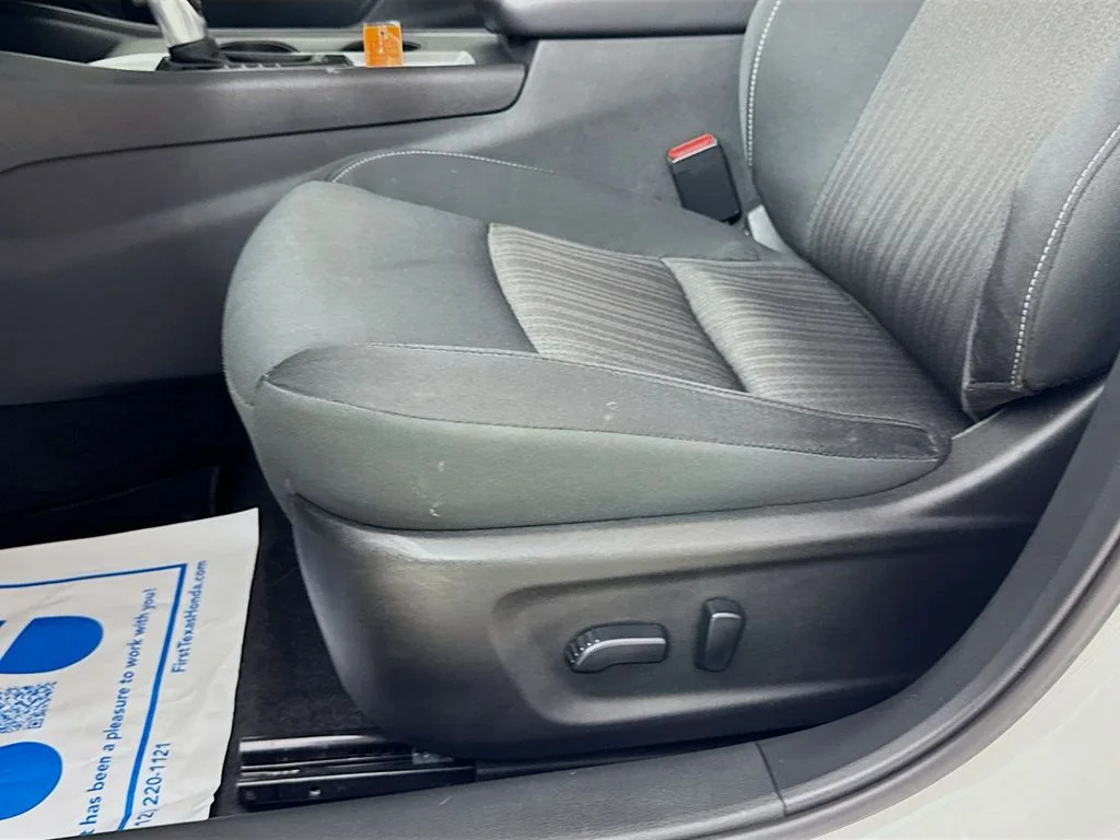 Used 2025 White Nissan 2.5 SV image 23