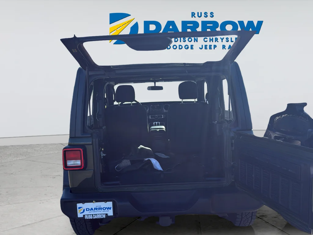 Used 2021 Green Jeep Sport S image 27