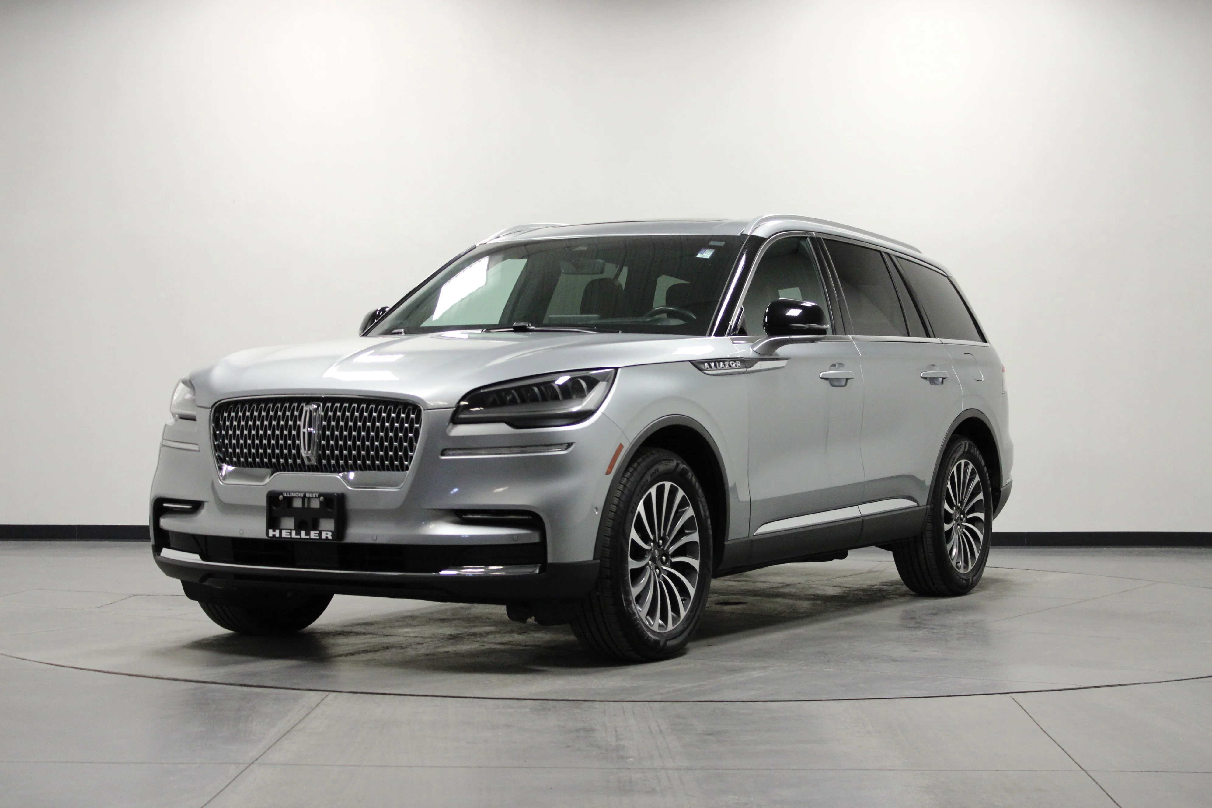Used 2022 Radiance Metallic Lincoln Reserve image 8
