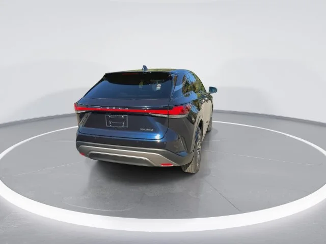 Used 2024  Lexus 350 image 8