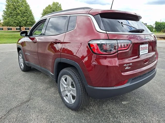 Used 2022 Red Jeep Latitude image 7