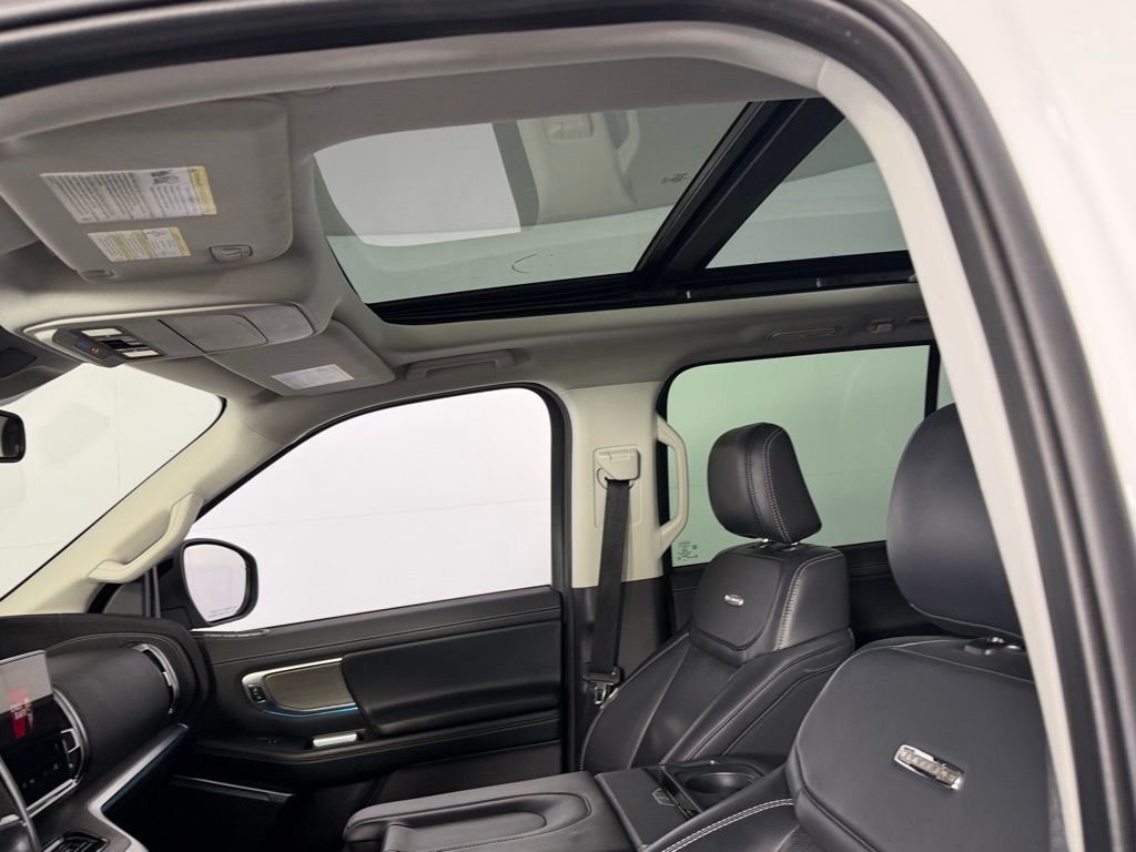 Used 2025 White Metallic Ford Platinum image 22