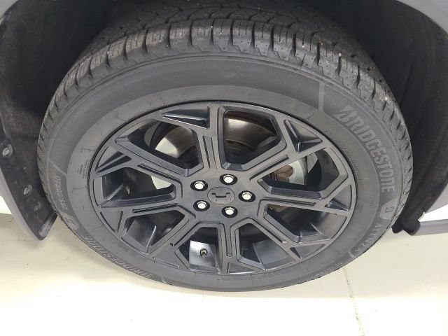Used 2023 Wind Chill Pearl Toyota LE image 33