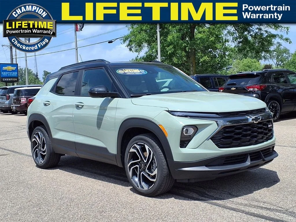 Used 2024 Green Chevrolet RS image 3