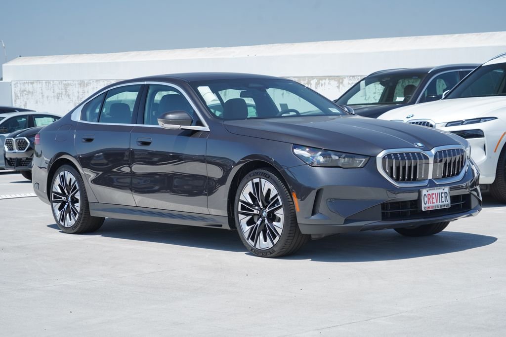 New 2027 Dark Graphite Metallic BMW 530i image 3