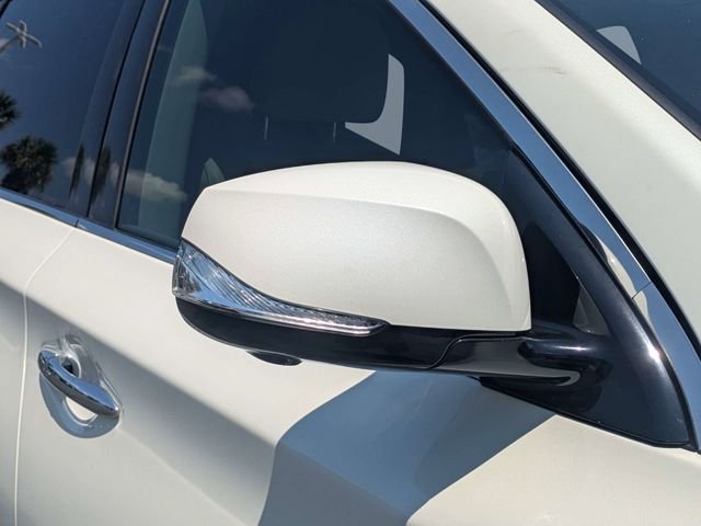 Used 2019 White INFINITI LUXE image 10
