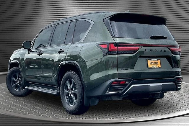Used 2025 Green Lexus 700h Overtrail image 4