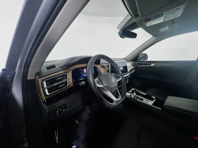 2025 Volkswagen Atlas SE w/Tech - Photo 19
