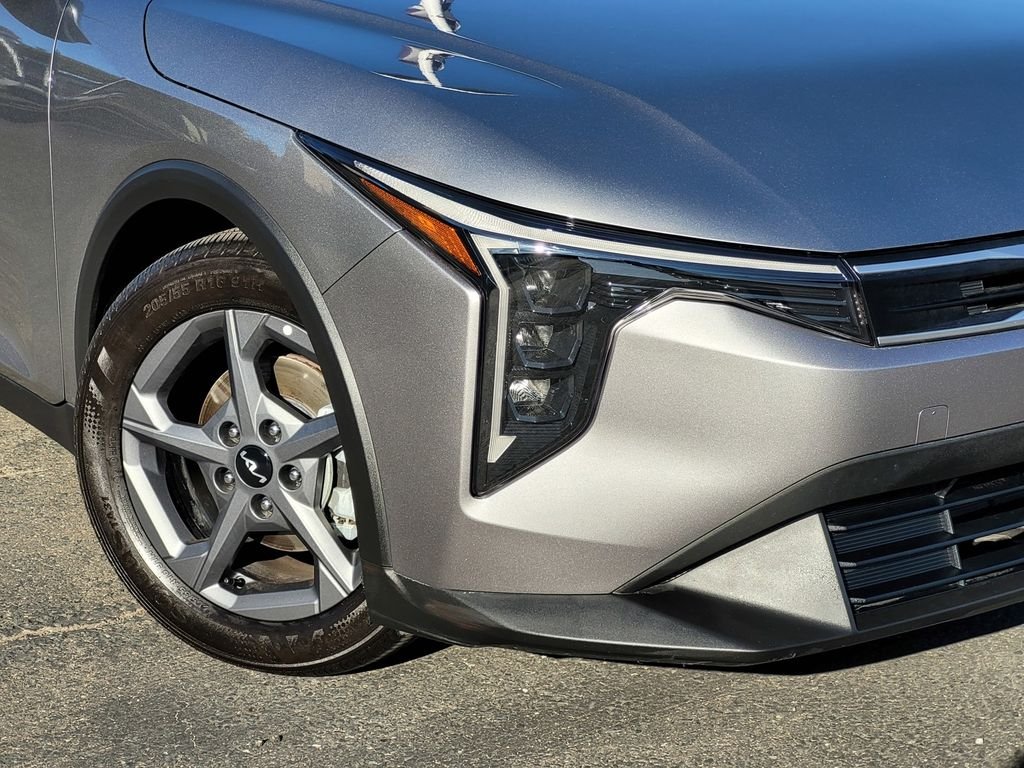 Used 2025 Gray Kia LXS image 9