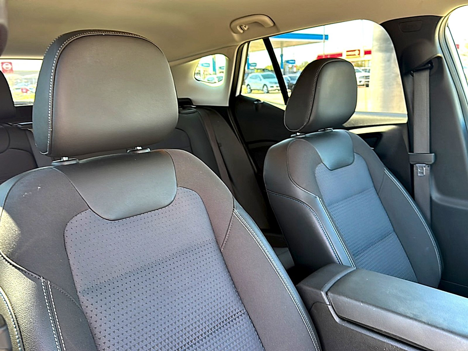 Used 2025 Summit White Chevrolet FWD LT image 25